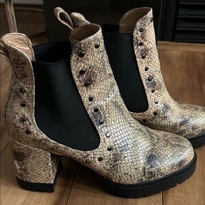Aerosol Snakeskin Patterned Ankle Boots size 7